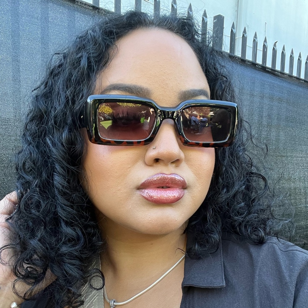Meet your Posher, Ariella